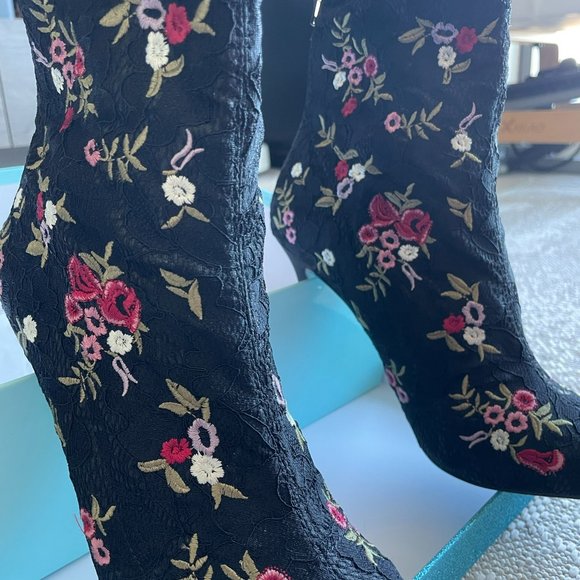 Betsy Johnson Ankle Boots - Picture 5 of 13